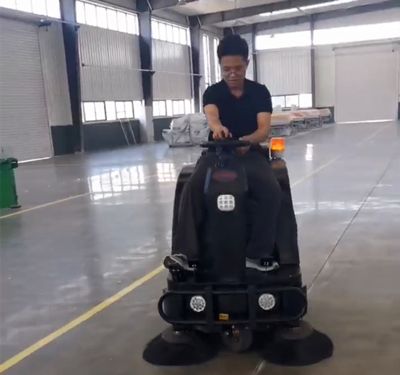 駕駛式掃地機 駕駛式掃地機